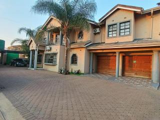 Manasseh Bed & BreakFast Gabs North - Kgaphamadi - 6