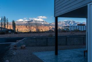 Modern mountain view house with private hot tub! - Moab - 9