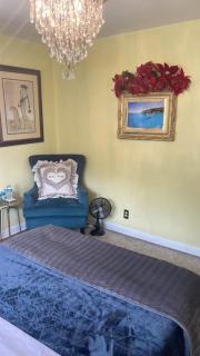 Cozy room near Airport & Highway - 1