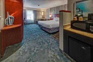 Courtyard by Marriott Alexandria - 1