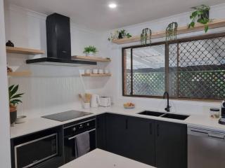 Sea Esta at Moffat Beach - 4