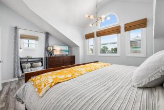 Giant Newport Duplex - Surf, Sand, Playground, Parking - Newport Beach - 8
