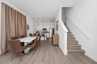 Elegant Oasis w Pvt Pool, near Disney and Universal - 4