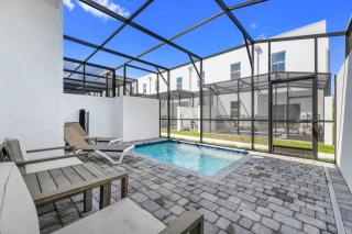 Elegant Oasis w Pvt Pool, near Disney and Universal - 1