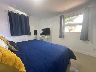 Relaxing Studio Getaway w BBQ, Patio and Parking - 6