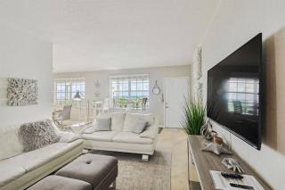 Location! Coastal Charm I 5 min Walk to Beach, Shops & Rest - Clearwater Beach - 7