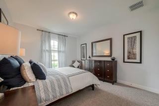 Opulent Lakefront Retreat in Gated Golf Community - 5