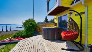 Canal Front Haven with Hot Tub - Hoodsport - 7