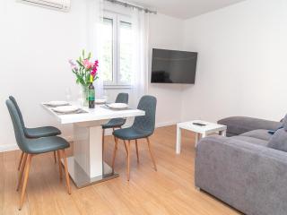 Apartment Matea - Two Bedroom Apartment with Balcony and Sea view - Mokošica - 4