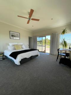 Views to unwind - self contained unit w/king bed - 8