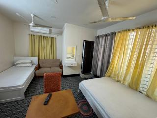 Hotel In Need - Near to the US France Italy Saudi Embassy and Airport - Dhaka - 4