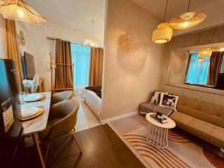 Budget Friendly Staycation walking distance to Venice Mall with Netflix and Wifi - Manila - 9