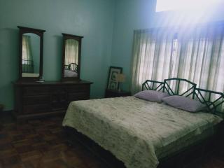 Pet-Friendly, Spacious Family Cottage, with Games Lounge & Near Beach - Port Dickson - 4