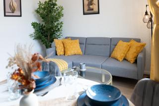 Open Mind Property - 4 Beds & Free Parking - 4