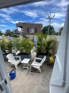 Petit F2 entièrement rénové équipé en énergie solaire et citerne d eau - 3