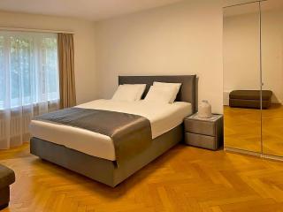 Comfort Room for One Guest with shared bathroom in Enge near City Centre & Lake Zurich, July & August only - Zurigo - 0