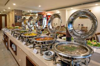 Prague Da Nang Beach Hotel - Da Nang - 4