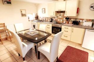 Clares Cosy Cottage - Louth - 1
