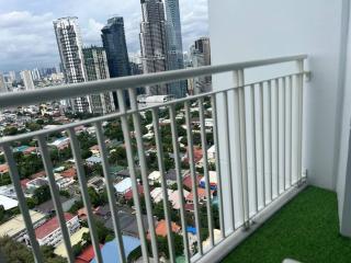 Cozy Makati Condo Getaway with balcony - Manila - 1
