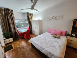 Jacuzzi POOL 3Bedroom, walk to Stadium - 1