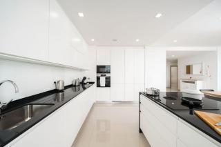 Sunset View Luxury Lagos Apartment - Lagos - 1