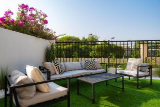 Luxury Villa in Ranches 1, on Pool and Park - Dubai - 6