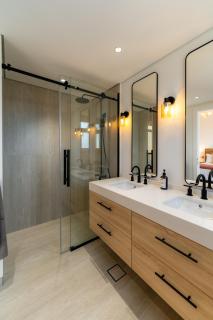 Luxury Villa in Ranches 1, on Pool and Park - Dubai - 5