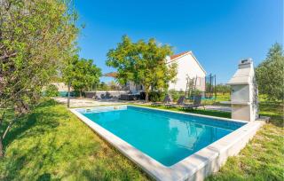 Cozy Home In Prkos With Jacuzzi - Prkos - 0