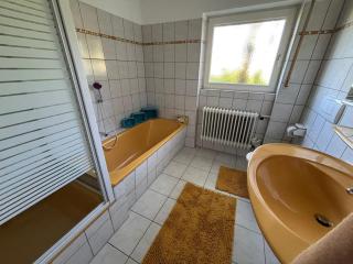 Für Handwerker und Gruppen- große Ferienwohnung mit Balkon und Terrasse - Bad Dürrheim - 1