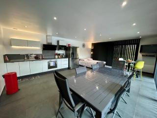 Charmant logement - - 5