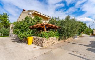 1 Bedroom Cozy Apartment In Krusevo - 2