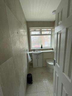 Lovely spacious 3 bedroom house with sofa bed, 30 minutes from Central London - Londres - 8