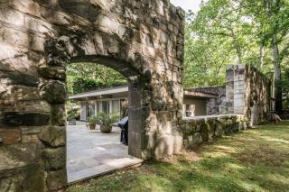 Midcentury Modern ZenHouse Sculptor Studio - 8