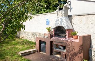 Three-Bedroom Holiday Home In Divsici - 2