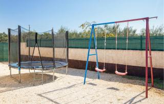 Three-Bedroom Holiday Home In Divsici - 1