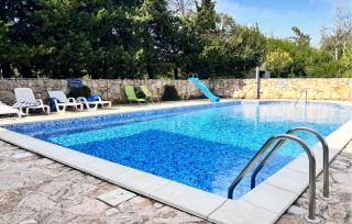 Awesome Apartment In Medulin With Wifi - 2