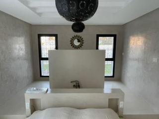 Riad De Charme avec Piscine et Jardin - 5