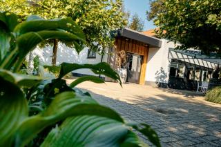Villa 't Boshuys - a private and green location for families or friends up to 16 guests - Den Ham - 0