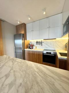 Central Apartment with Amazing Views - 1