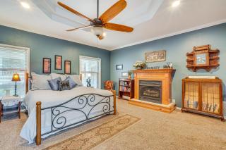 Waterfront Beaver Lake House with Deck and Fire Pit! - Eureka Springs - 1