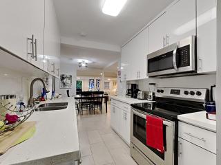 Private Rooms at Miami Centrally Located with free Parking - 6