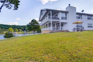 Lake of the Ozarks Haven with Decks, Dock and Kayaks! - Roach - 9