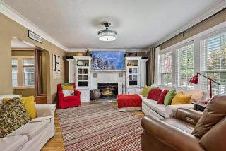 1930s Queen Anne Historic Downtown Retreat - 7