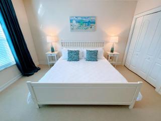 Classic Arcades Heated Pool Home by Beach & Dining - 5