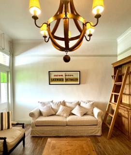 Grand Old Crow Hotel - 2