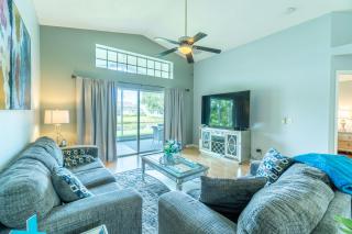 Luxurious Lakeview Retreat - 4BD 2BA - Sleeps 9 - Bradenton - 0