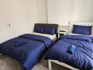 Mansfield x DM for Weekly or Monthly Deals x Sleeps 10, Free Parking x Wifii - Mansfield - 1