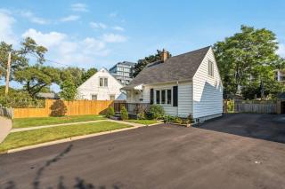 Heritage 3BR Etobicoke Gem, Sherway Gardens, BBQ - Toronto - 8