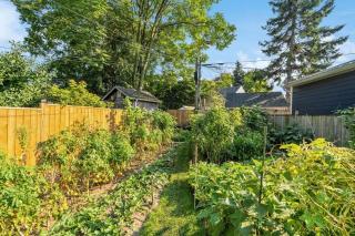 Heritage 3BR Etobicoke Gem, Sherway Gardens, BBQ - Toronto - 1