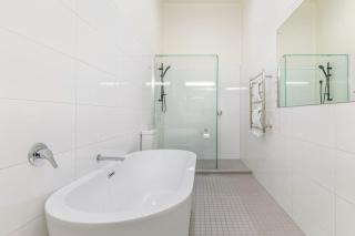 Bedroom on K Road with private bathroom -Shared Apartment - Auckland - 9